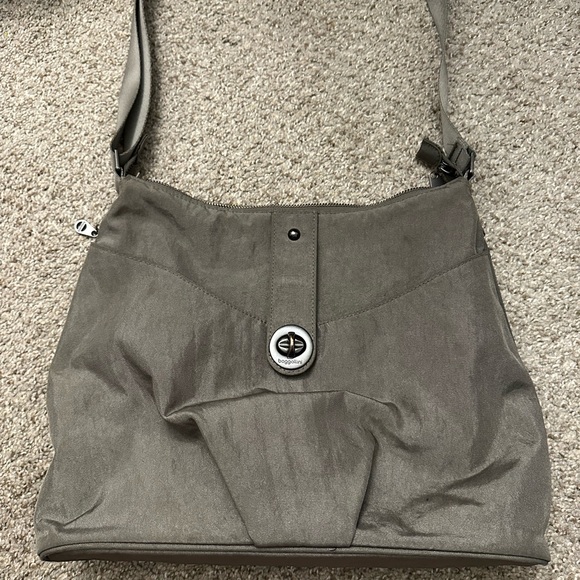 Baggallini Handbags - Baggallini Elegant Gray Shoulder Bag